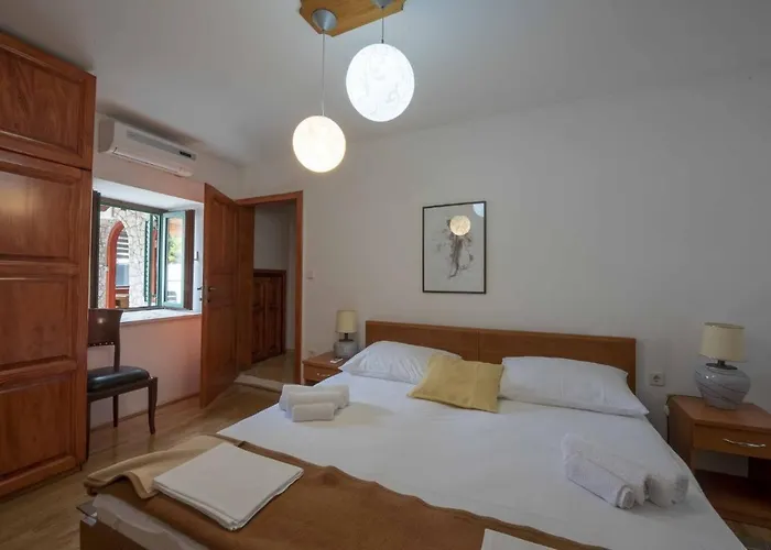 Traditional Stone House Perkovic Villa *