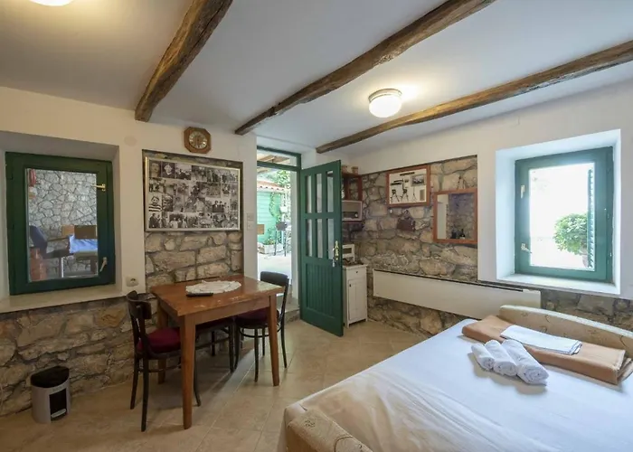 Traditional Stone House Perkovic Villa *