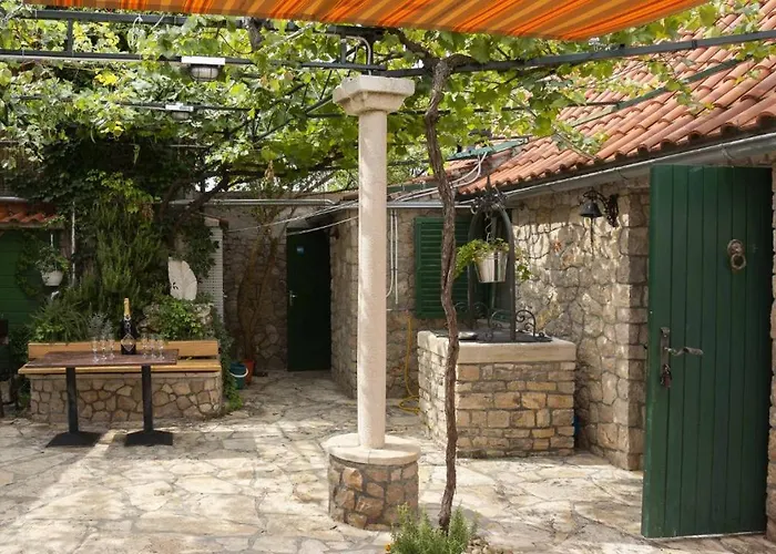 Traditional Stone House Perkovic * Velika Cista (Sibenik-Knin)